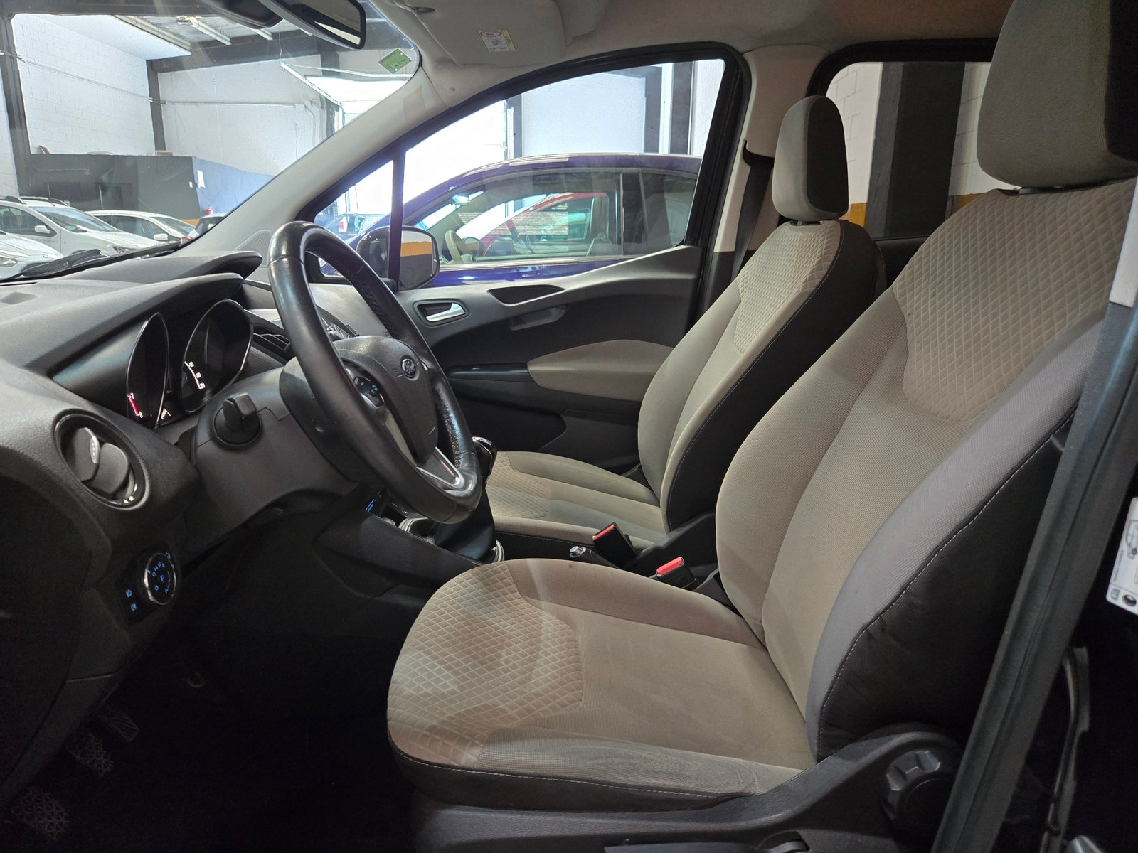 FORD TOURNEO COURIER 1.0 TITANIUM