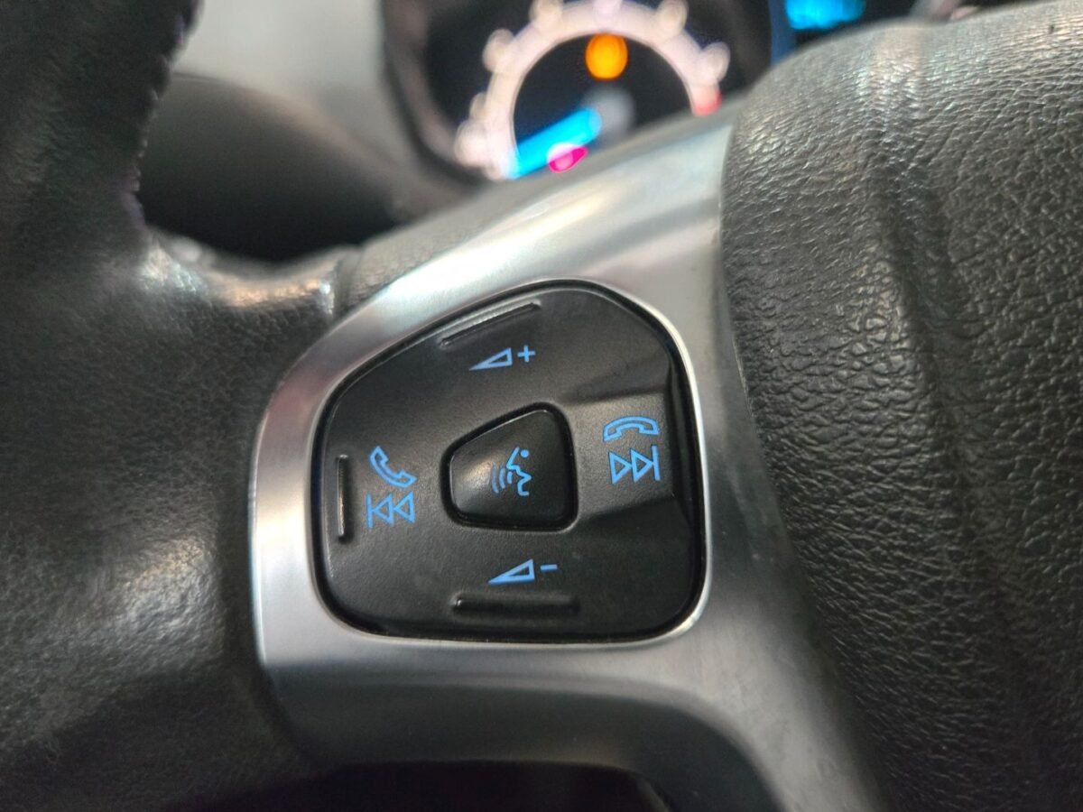 FORD TOURNEO COURIER 1.0 TITANIUM