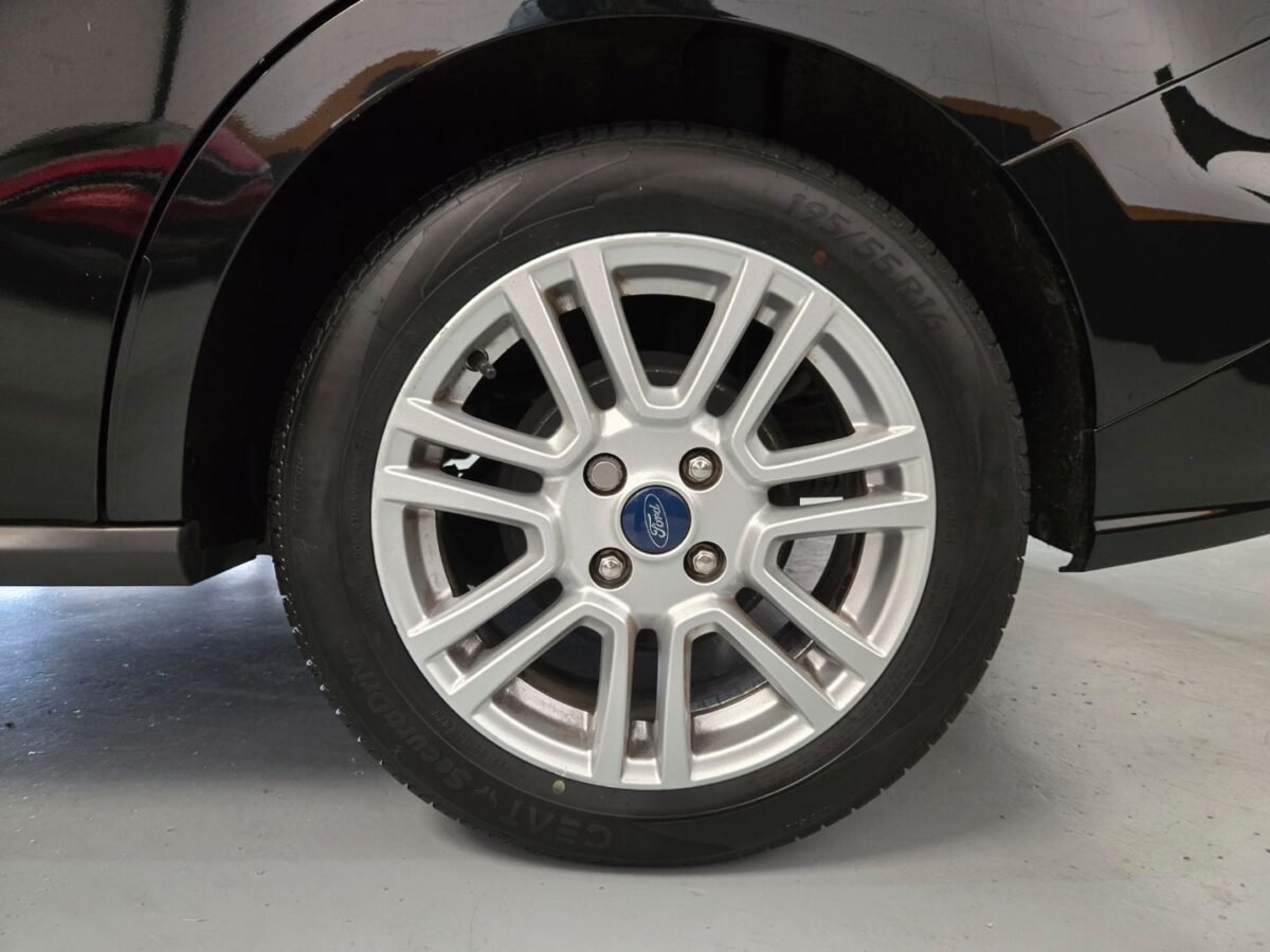 FORD TOURNEO COURIER 1.0 TITANIUM