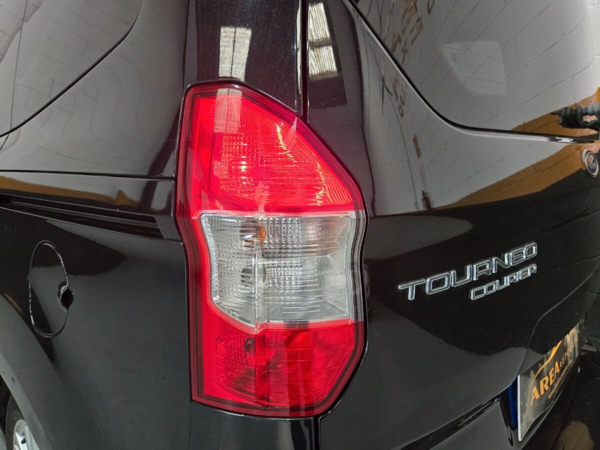 FORD TOURNEO COURIER 1.0 TITANIUM