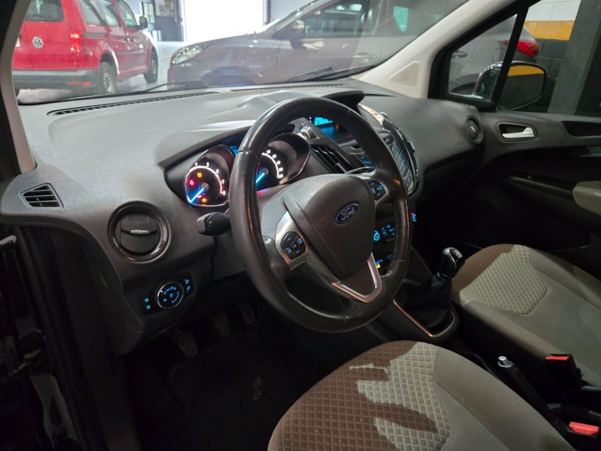 FORD TOURNEO COURIER 1.0 TITANIUM