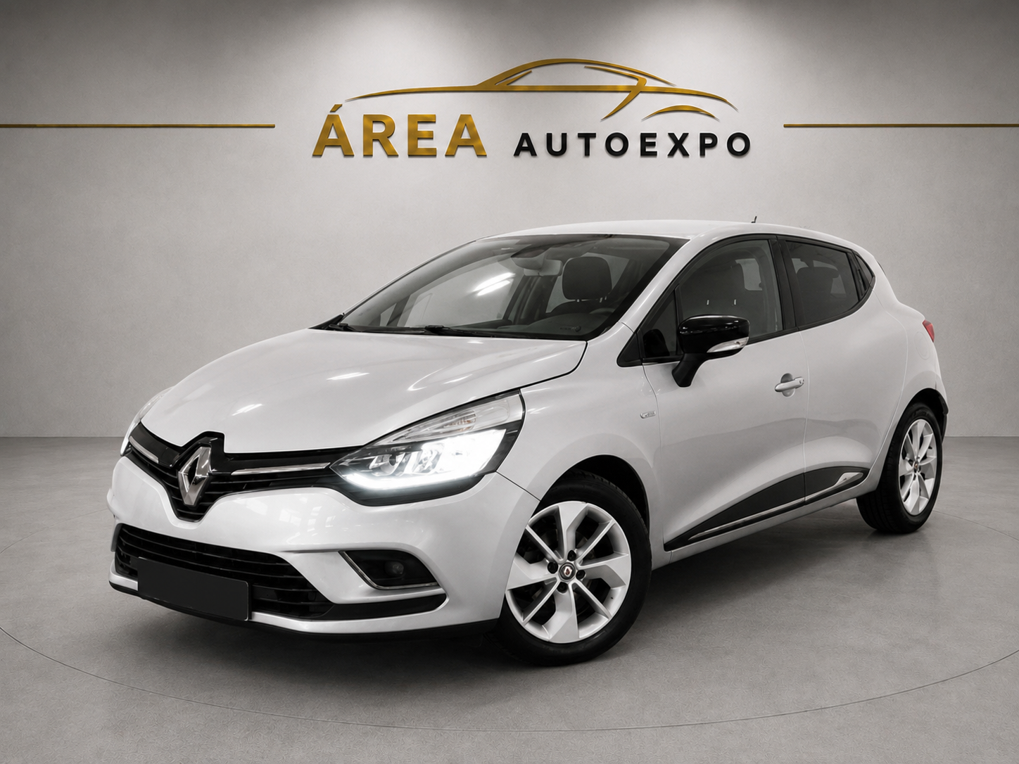 RENAULT CLIO 0.9 TCE LIMITED
