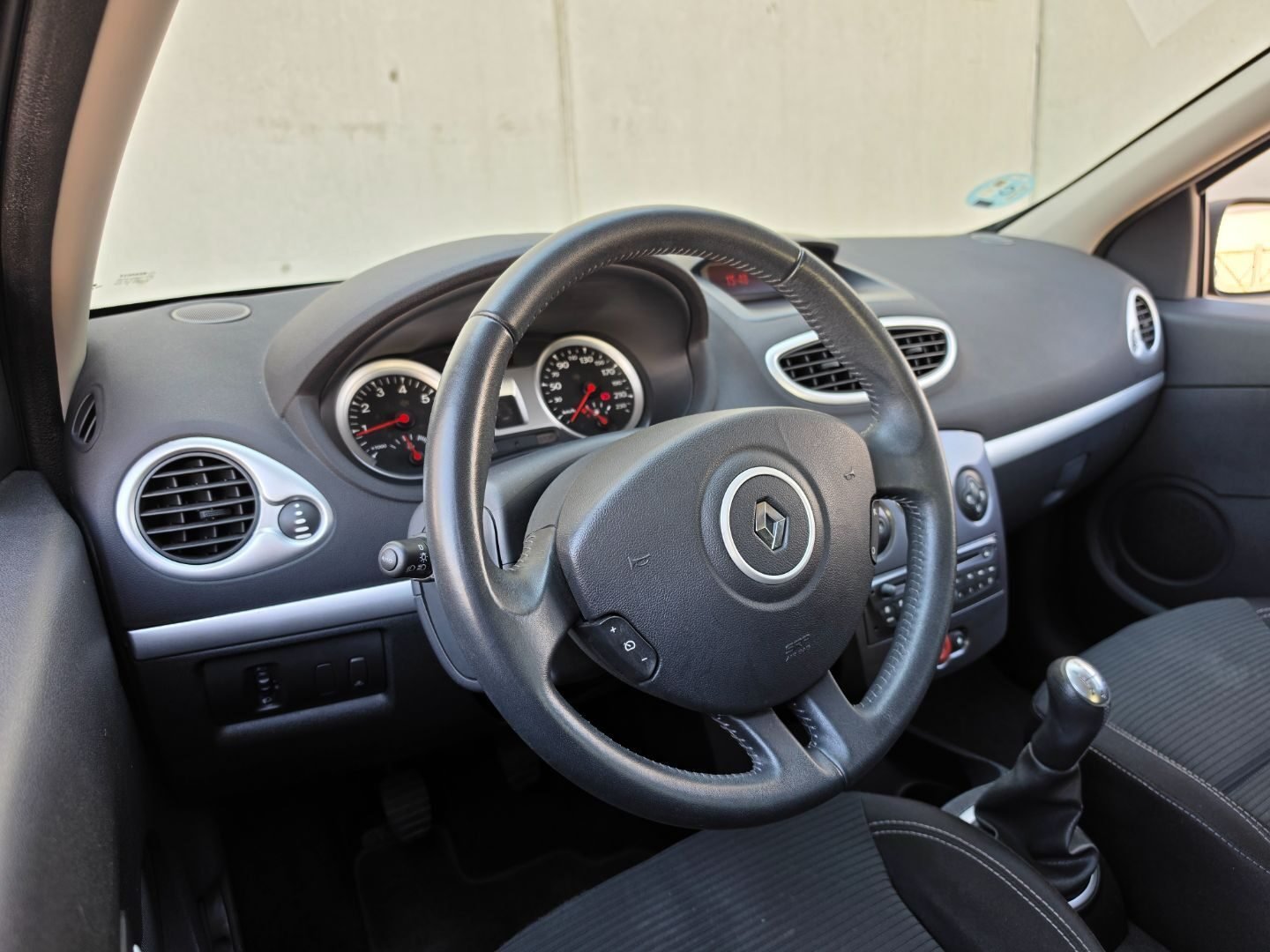 RENAULT CLIO 1.2 BUSINESS