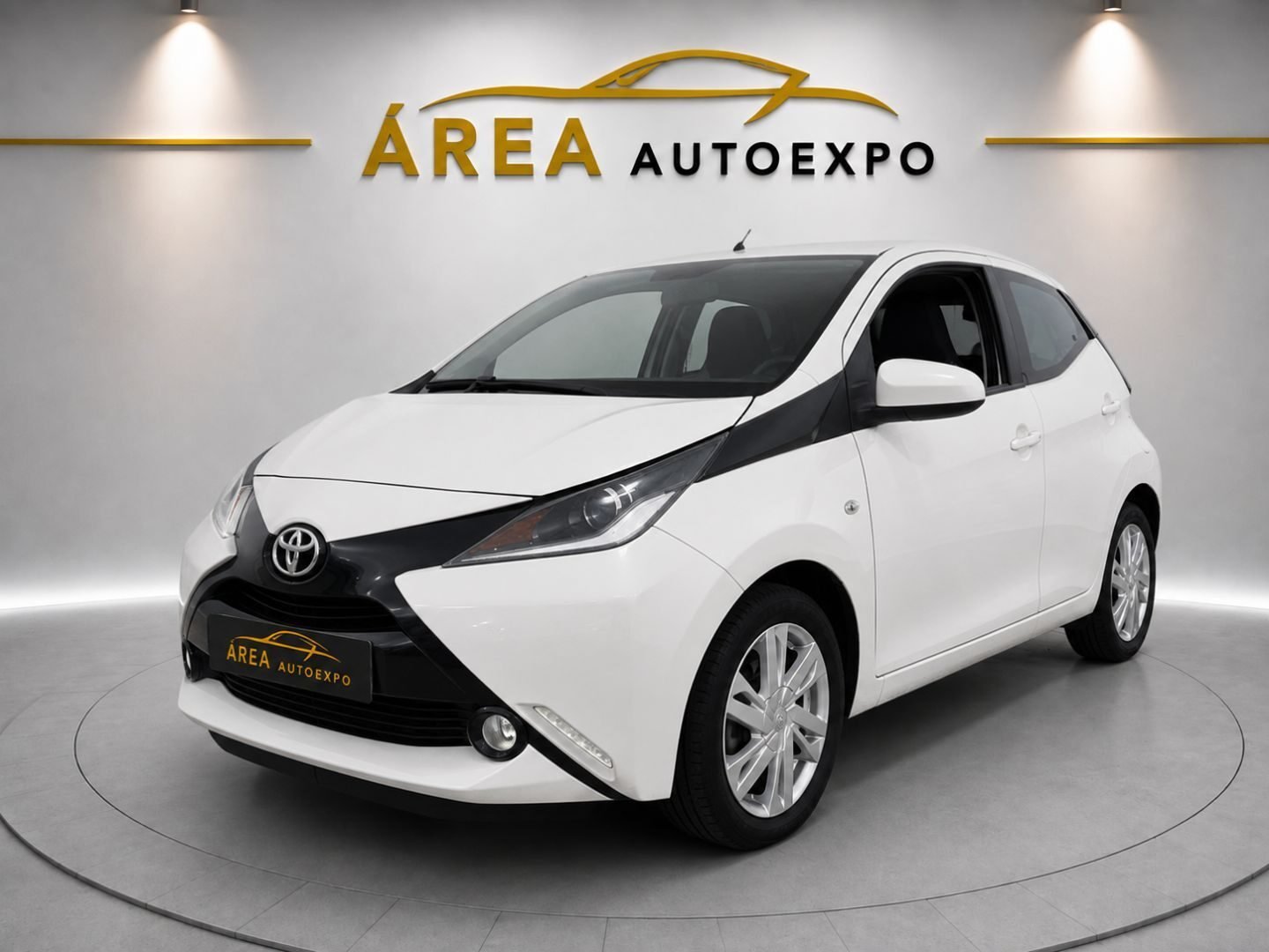 TOYOTA AYGO 1.0 X-PLAY