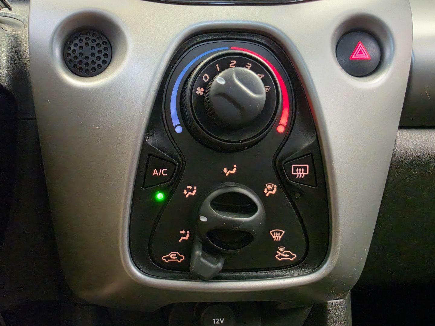 TOYOTA AYGO 1.0 X-PLAY