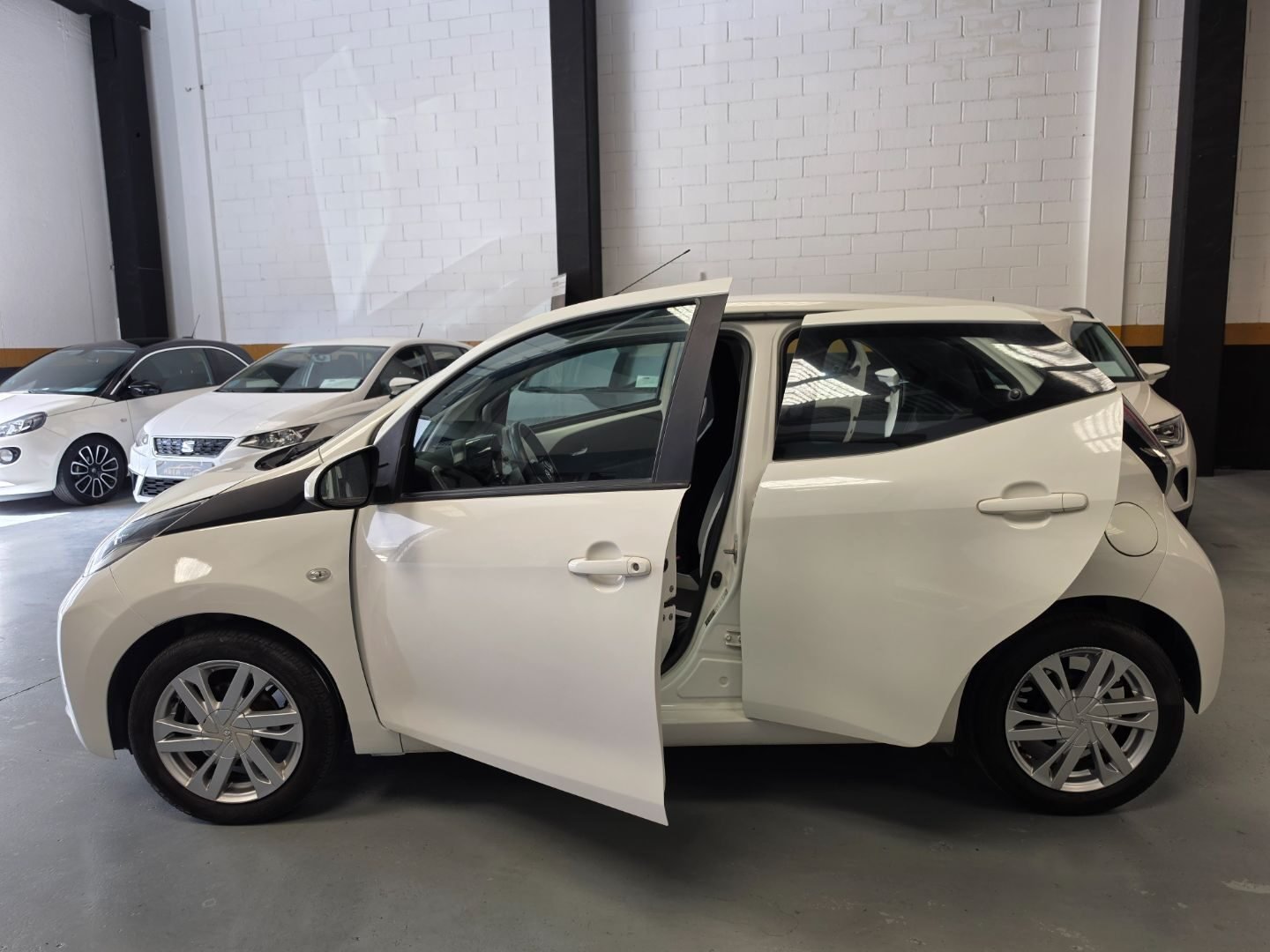 TOYOTA AYGO 1.0 X-PLAY