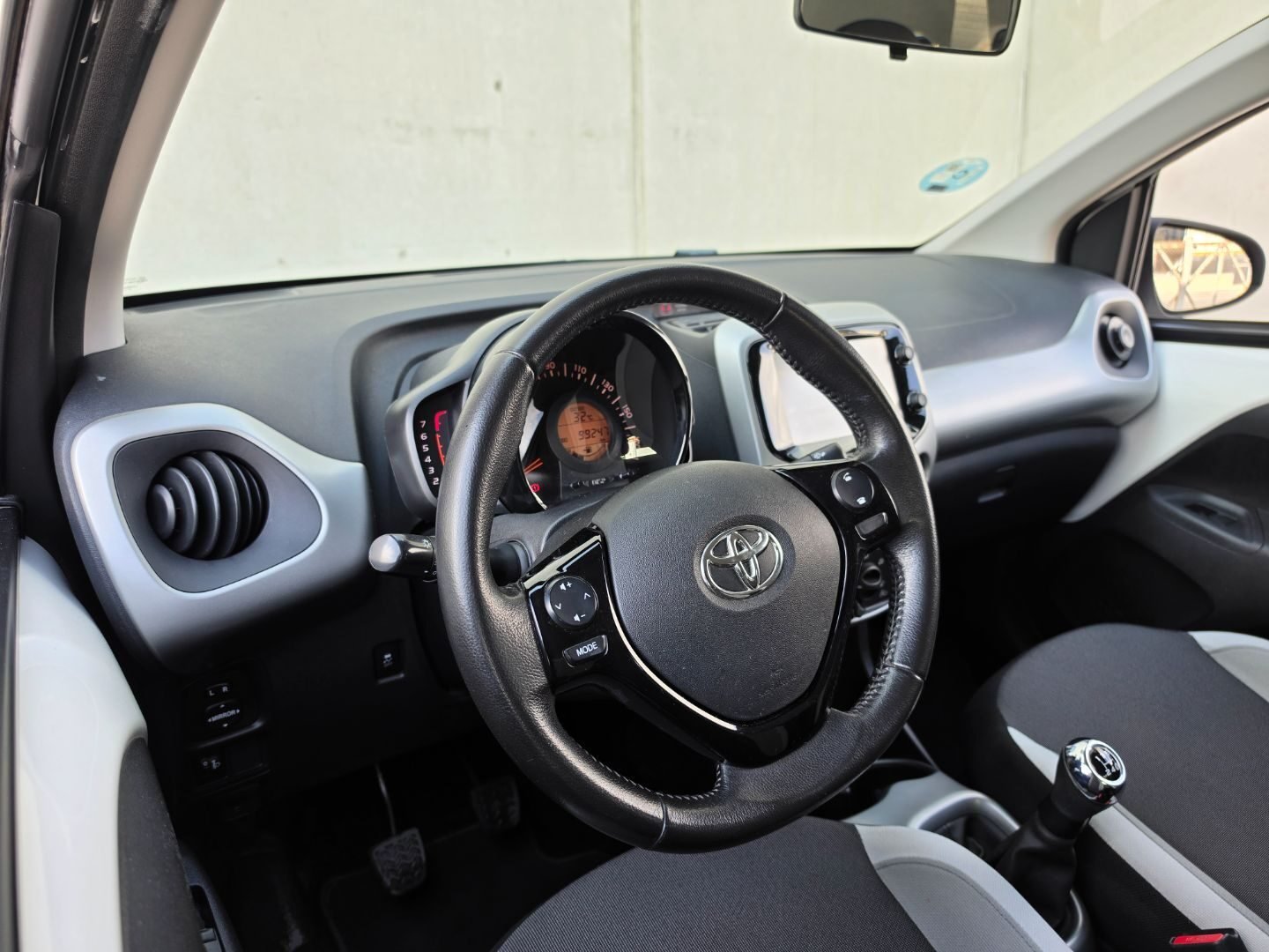 TOYOTA AYGO 1.0 X-PLAY