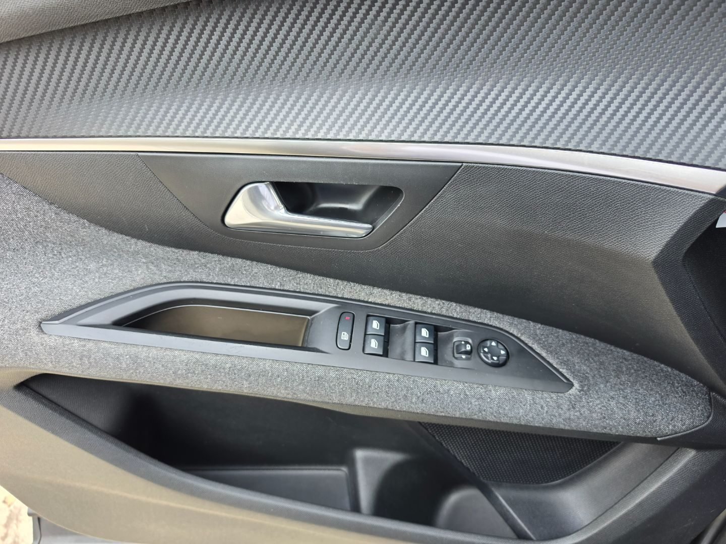 PEUGEOT 5008 1.6L HDI ACTIVE