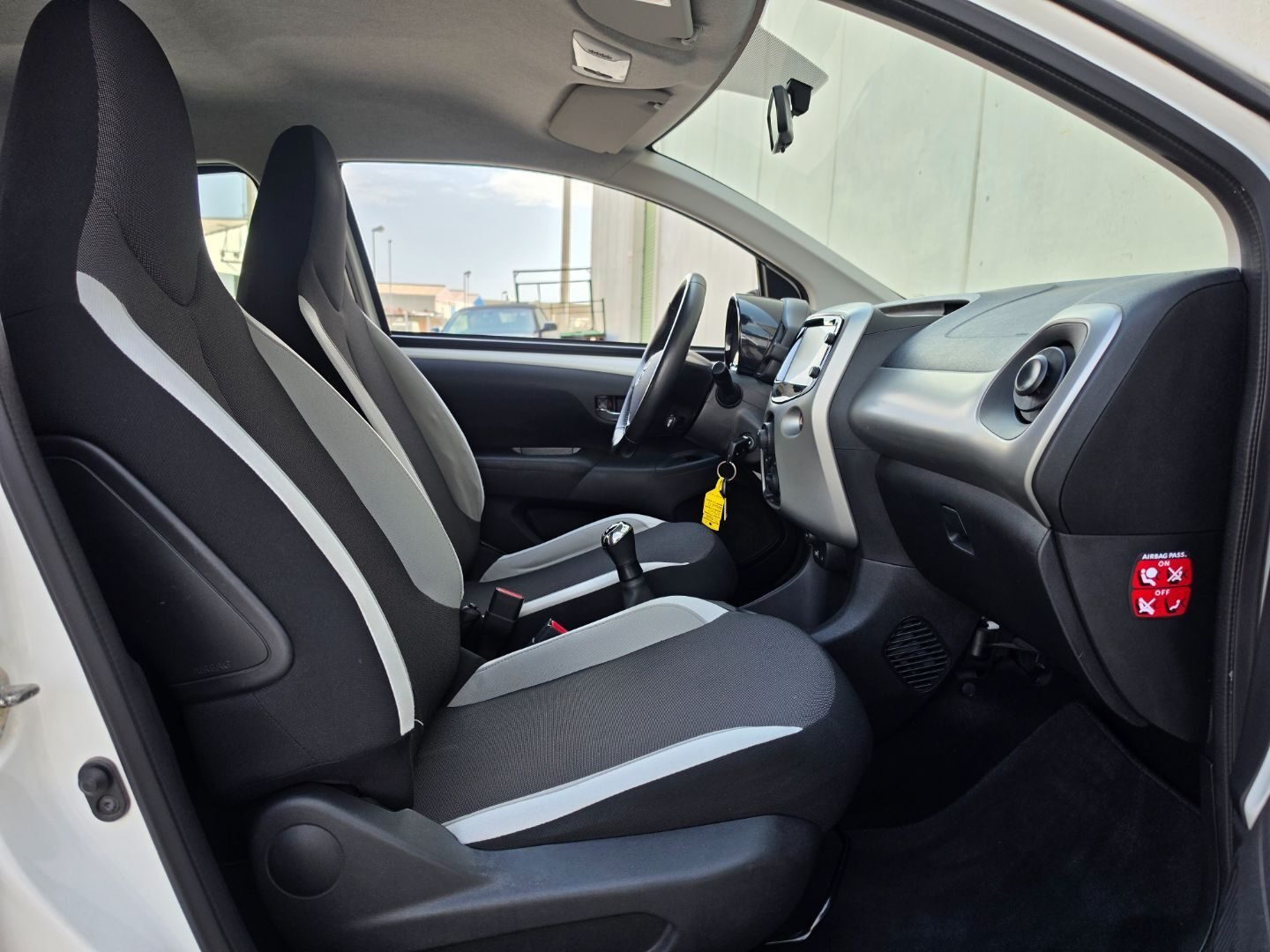 TOYOTA AYGO 1.0 X-PLAY
